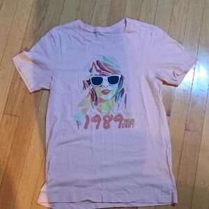 Taylor Swift 1989 Tee Shirt M-L